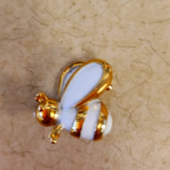 Vintage trifari pin - Picture 1 of 2